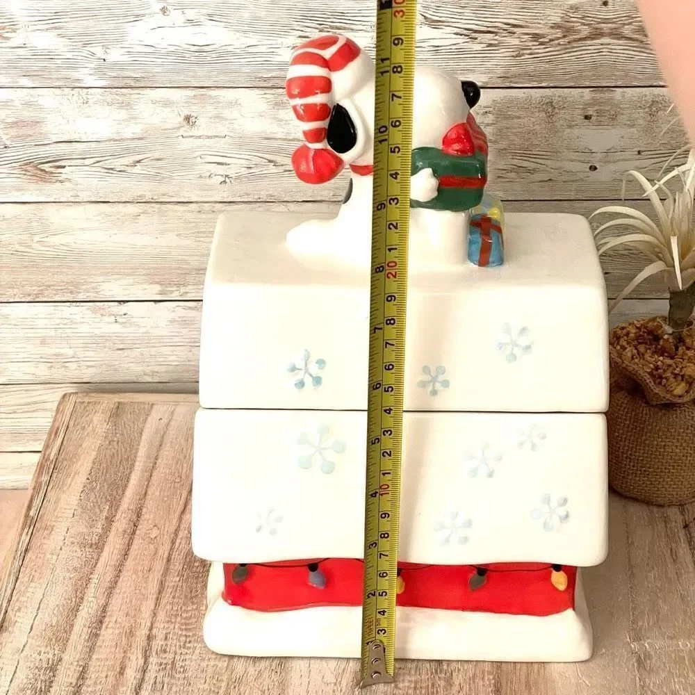 NWT Adorable Peanuts Snoopy Dog House Ceramic white Red Big Christmas Cookie Jar